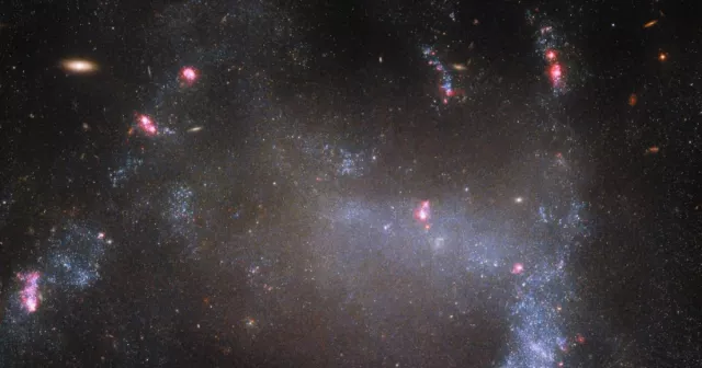 Hubble immortala la spettrale Galassia Ragno