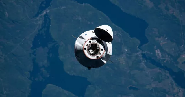 La navicella spaziale SpaceX sembra incredibile in questa nuova esposizione museale