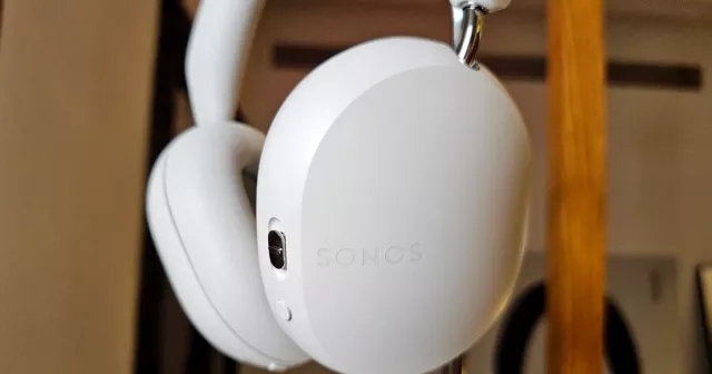I nuovi auricolari wireless Sonos Ace sembrano incredibili, ma alcuni fan potrebbero rimanere delusi
